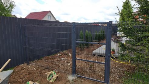 Забор из 3д панелей цвета серый графит